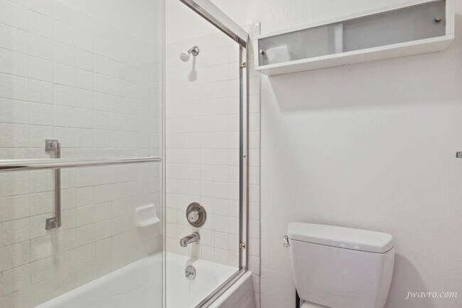 Building Photo - 160 Gardenside Dr