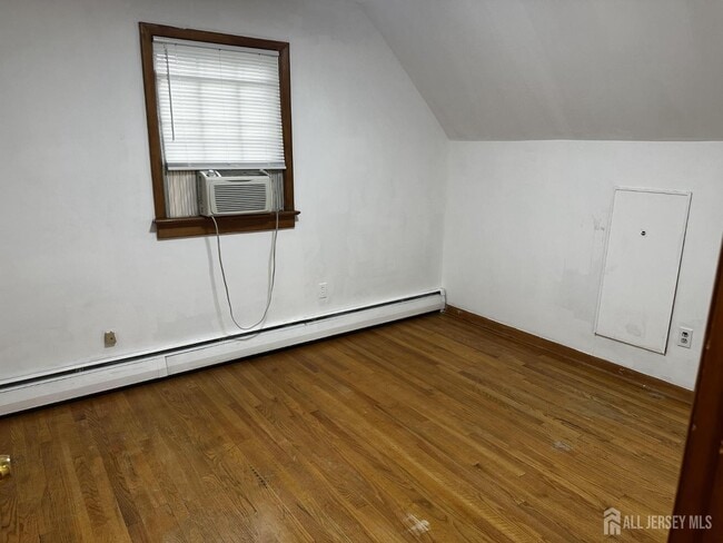 Building Photo - 7 Paul St