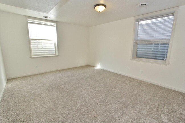 Building Photo - 2047 S Ice Bear Way