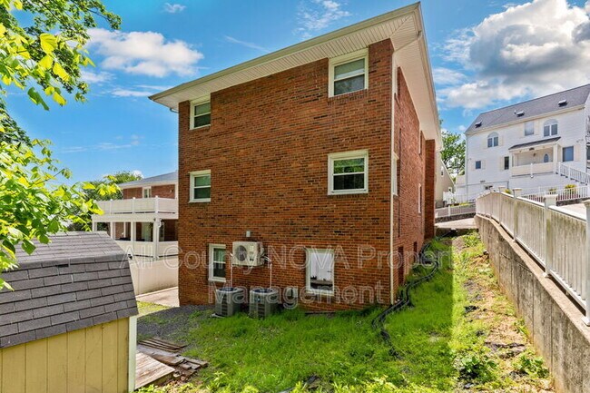 Building Photo - 4141 21st Rd N