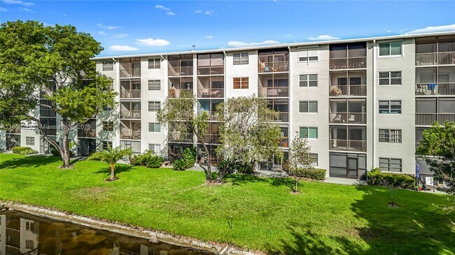 Building Photo - 2228 N Cypress Bend Dr