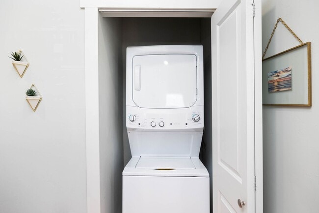 Building Photo - North Park Craftsman House!