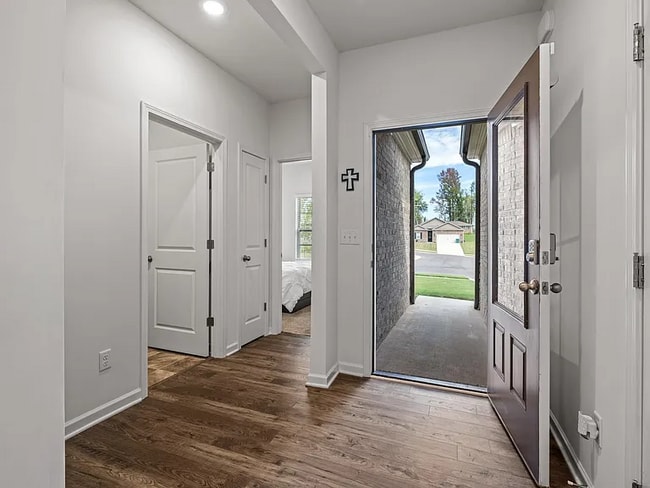 Building Photo - 15 Trevor Cv