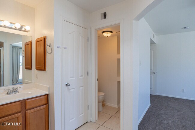 Building Photo - 1497 Dunlin Pl