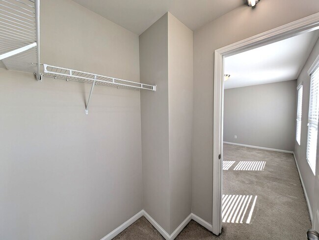 Building Photo - Pristine Home located in the Villages of Back Creek!