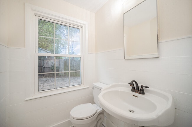 Building Photo - 132 Oak Trail