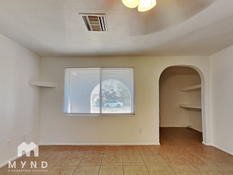 Building Photo - 6033 W Vernon Ave