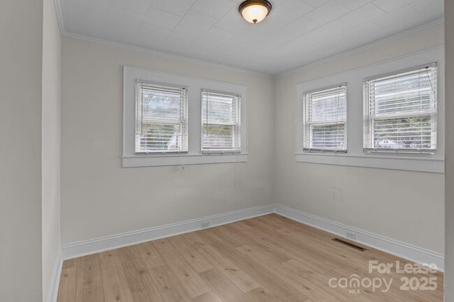 Building Photo - 765 N Church St