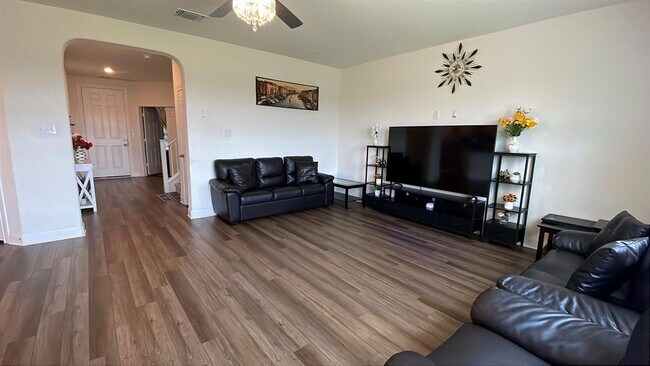 Building Photo - 125 Bronco Billy Dr