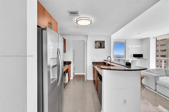 Building Photo - 300 S Biscayne Blvd