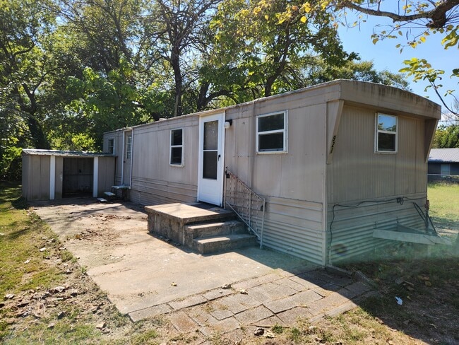 Primary Photo - 921 Orchard St