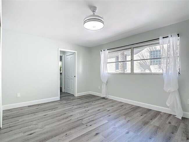 Building Photo - 620 N Barfield Dr