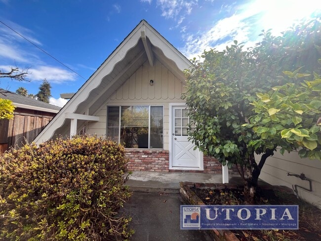 Primary Photo - 2 Bed 1 Bath Single Family Home Right Next...