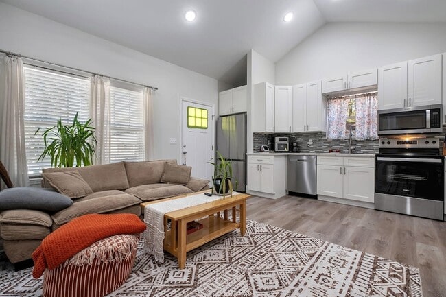 Building Photo - 15 Arapaho Trail