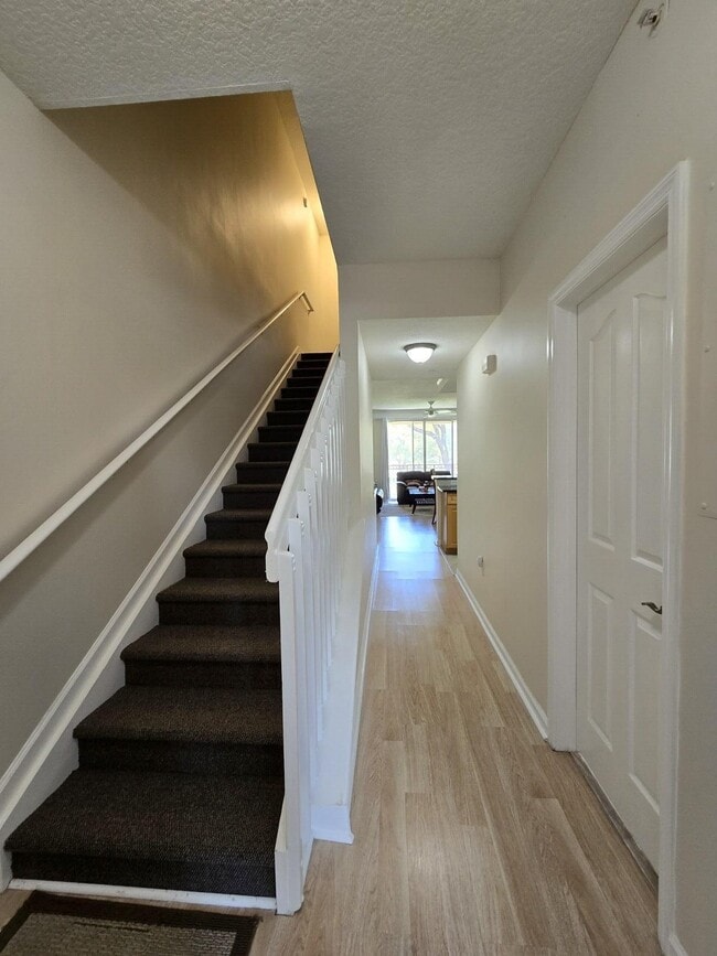Building Photo - 2050 Alta Meadows Ln
