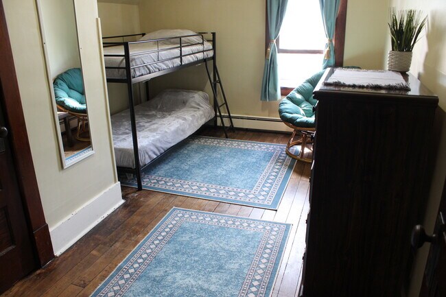 Building Photo - 521 Milwaukee St