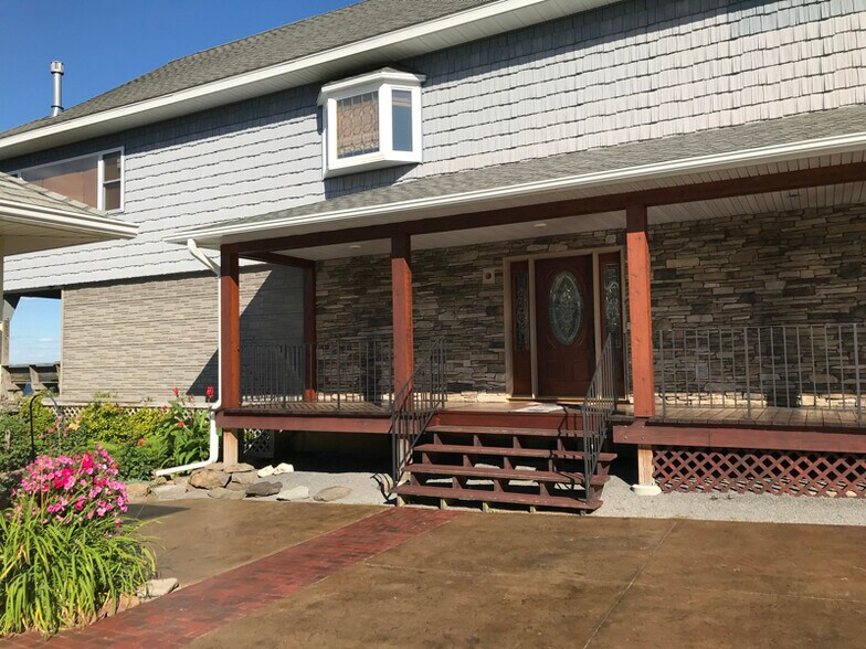 Building Photo - 6883C Deluxe Park