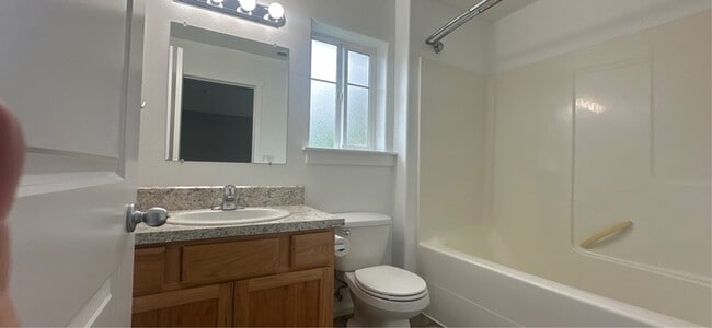 Building Photo - 215 Pioneer Dr