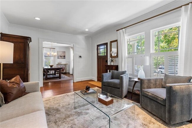 Building Photo - 663 Yorkshire Rd NE