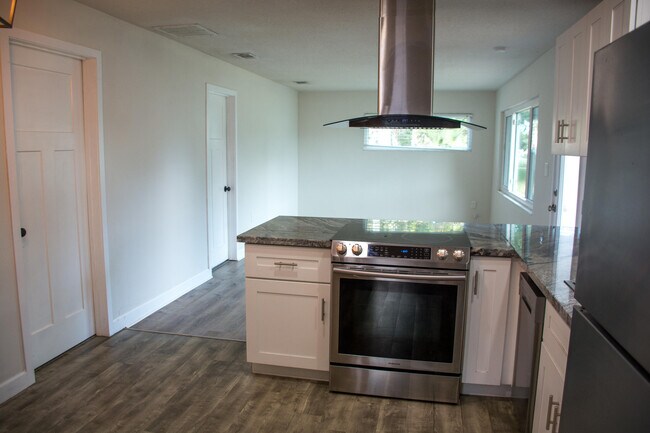 Building Photo - 86 Hurwood Ave