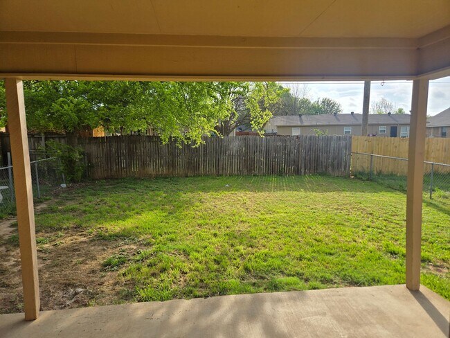 Building Photo - Affordable & Charming 2/1 Move in NOW!!!