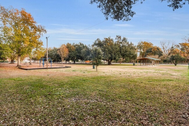 Building Photo - 1110 N Pasteur St