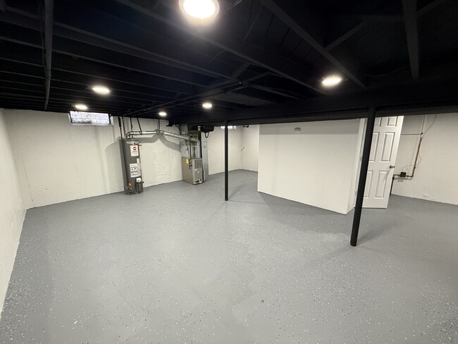 Building Photo - 310 W Princeton Ave