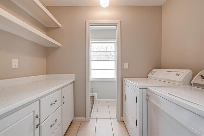 Building Photo - 16711 US-90 ALT