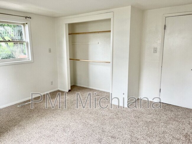 Building Photo - 54305 Terrace Ln