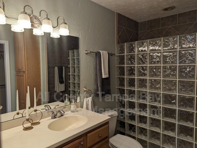 Building Photo - 3931 Venetian Way