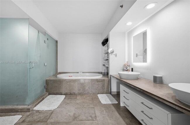 Building Photo - 450 Alton Rd