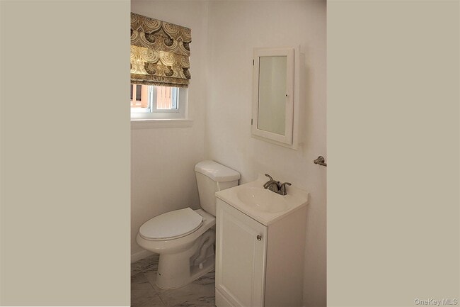 Building Photo - 18 Coralyn Ave