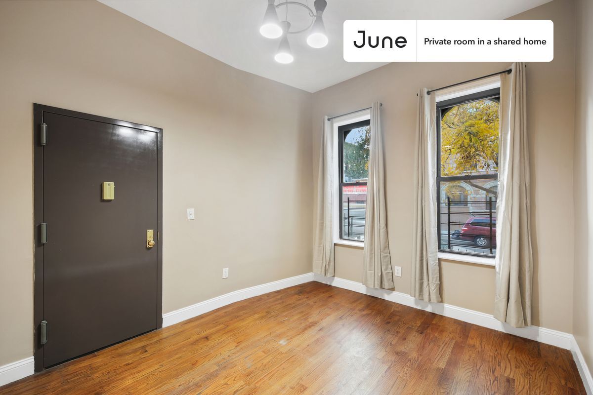 Building Photo - Private bedroom in 4 bed/1 bath Home
