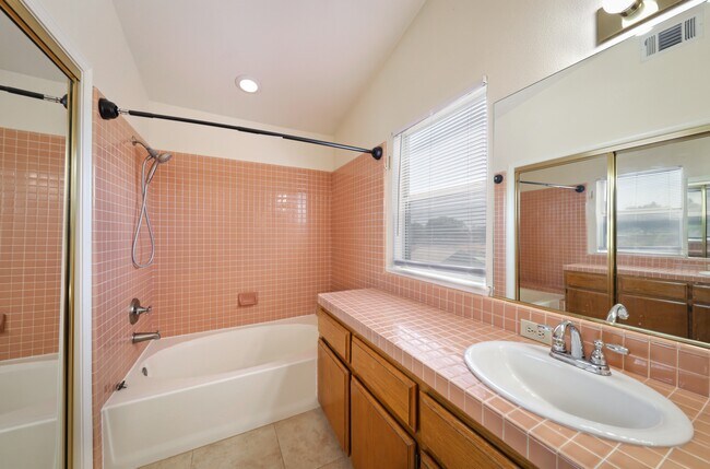 Building Photo - 10205 Single Oak Dr