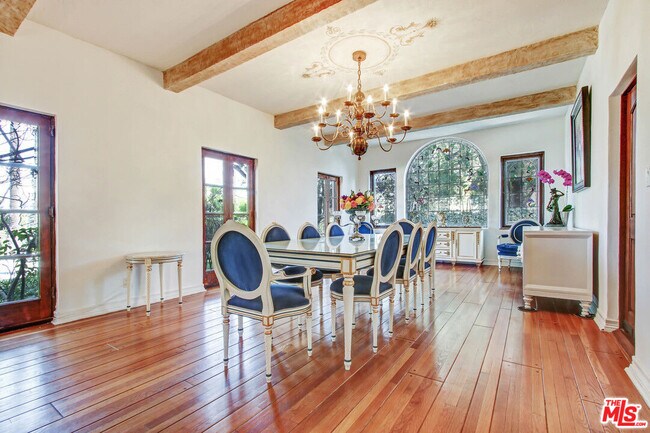 Building Photo - 725 Foothill Rd