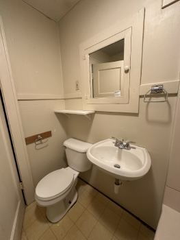 Building Photo - Nice 3 Bed 1 bath close to Water St. and UWEC! Available June 1st