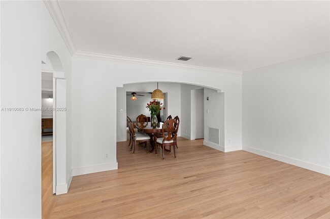 Building Photo - 3018 Coconut Grove Dr