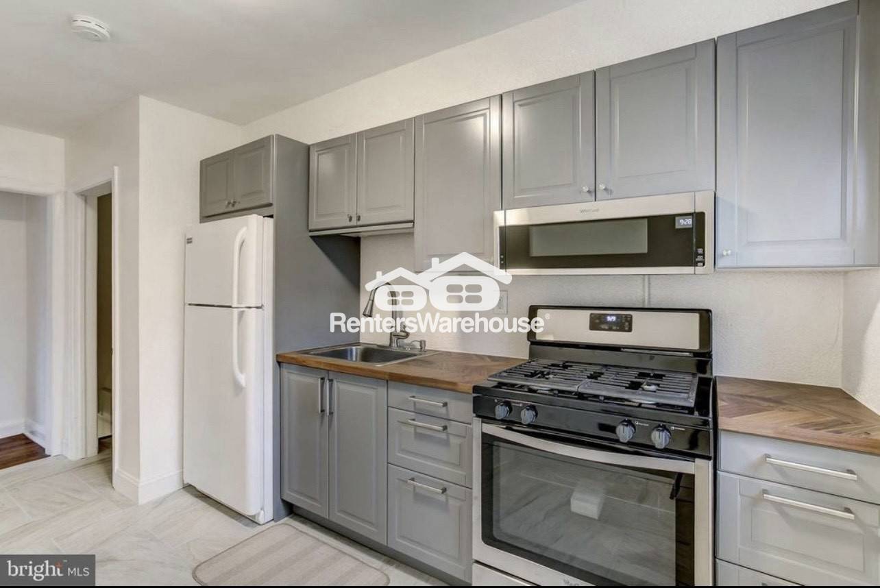 Building Photo - 3219 Taylor Ave