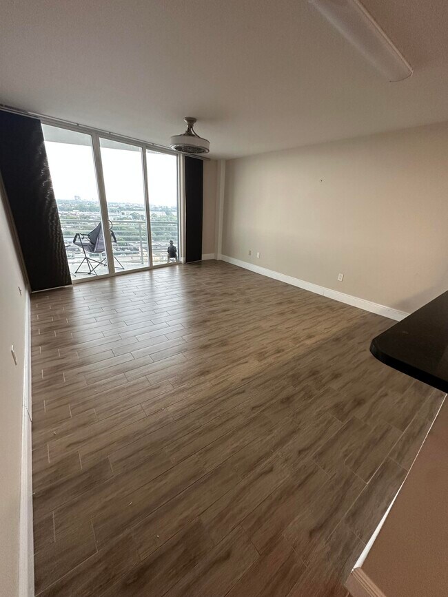 Primary Photo - 1551 N Flagler Dr
