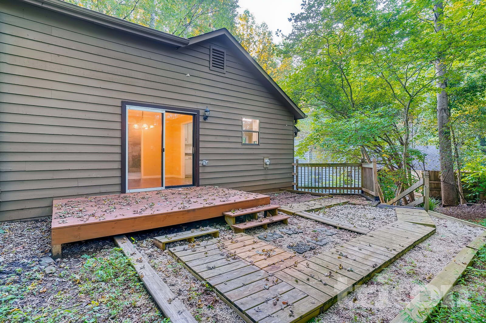 Building Photo - 136 Creekview Dr