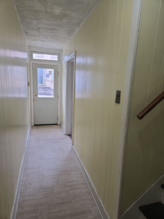 Building Photo - 2-12 Philadelphia Ave