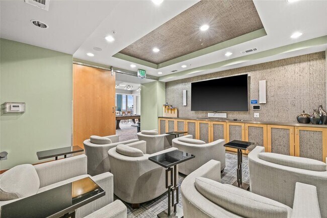 Building Photo - 777 N Ashley Dr