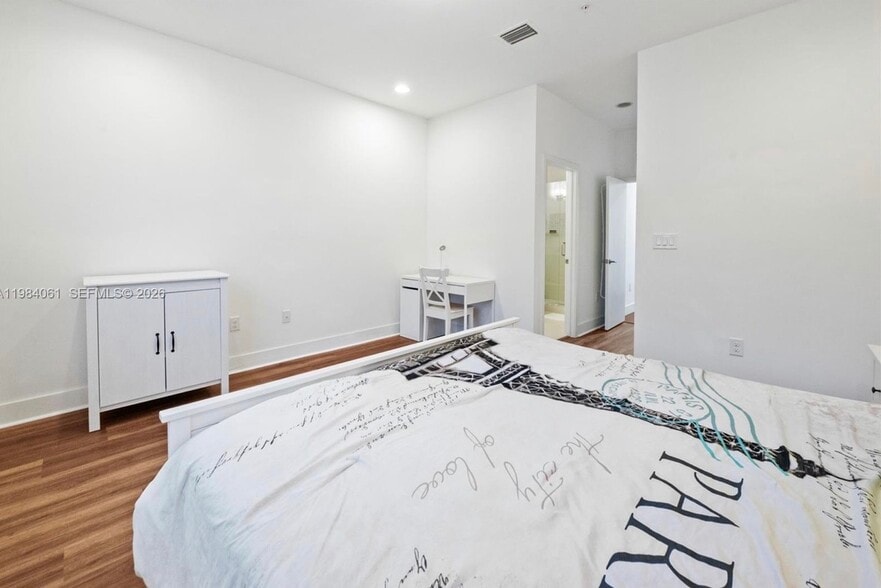 Building Photo - 2641 NE 212th Ter