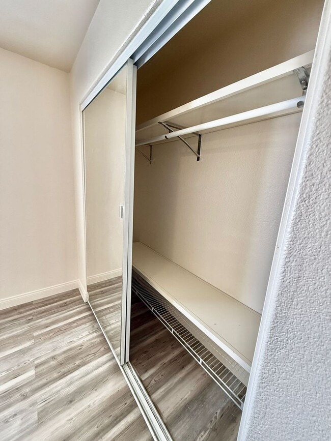 Building Photo - Stylishly Home in Gated Community – Minute...