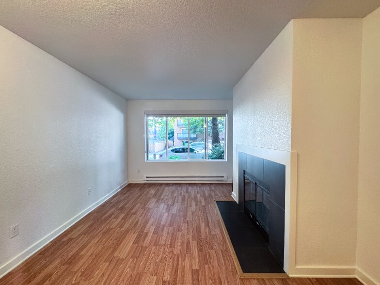 Building Photo - 840 NE 125th St