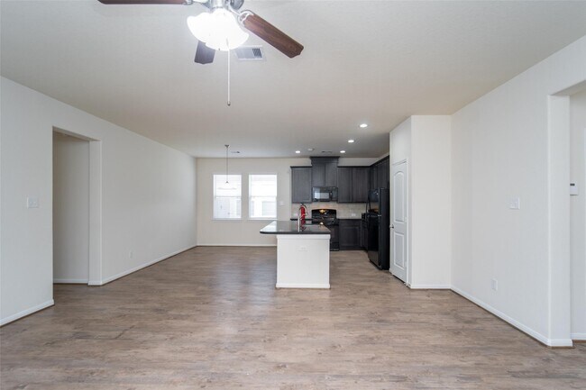 Building Photo - 14215 Campo Vista Dr