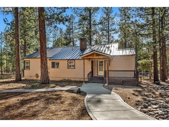 Primary Photo - Charming Historic 2 Bed Home + Bonus Room ...