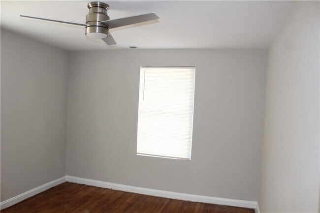 Building Photo - 2665 Northview Ave
