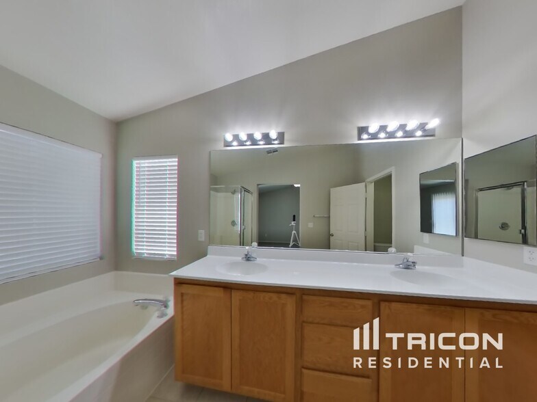Building Photo - 2128 Sparkling Meadows Ct
