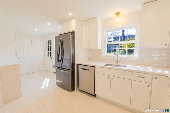 Building Photo - 105 Hyde Rd